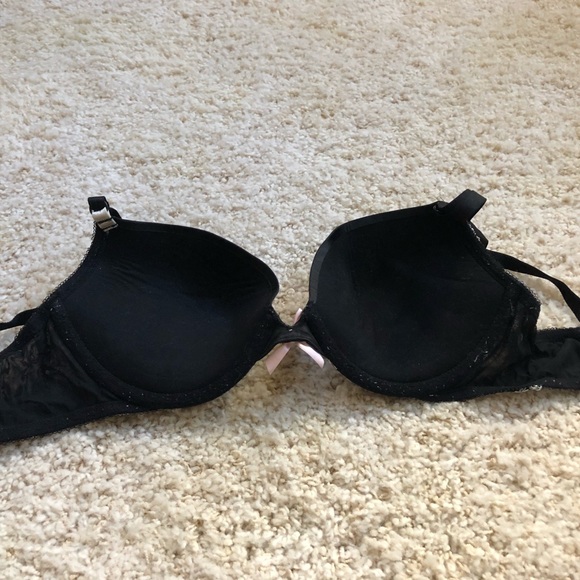 34D Victoria’s Secret push-up bra - Picture 2 of 3